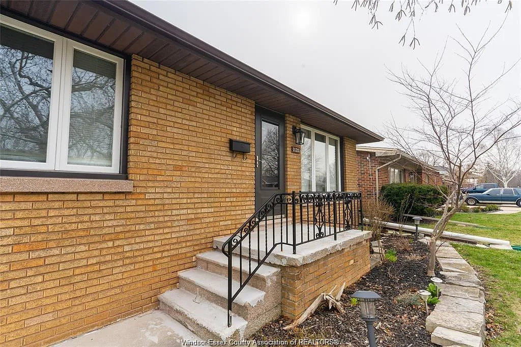 3 bed, $2,000 — Photo 3