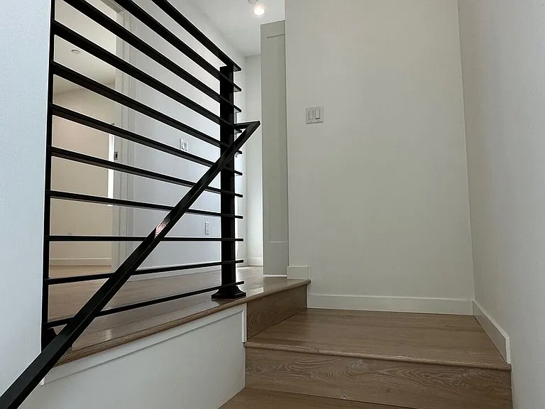 5226 Satsuma Ave — Photo 15