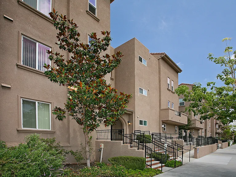 Glenoaks Villas — Photo 14