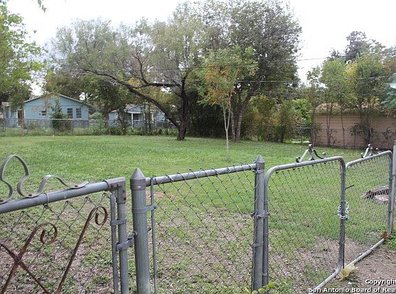 3rd image of 219 McDougal Ave