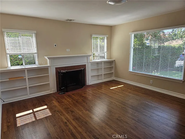 15219 Wyandotte St — Photo 6