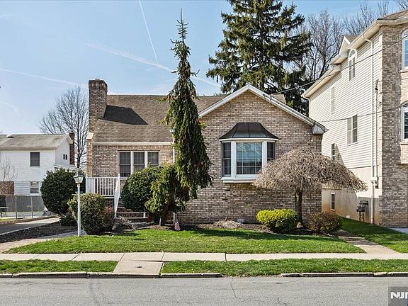 2nd image of 618 3rd Ave