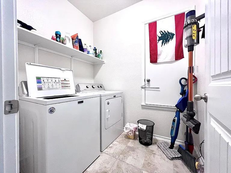 7900 Crystalbrook W — Photo 12