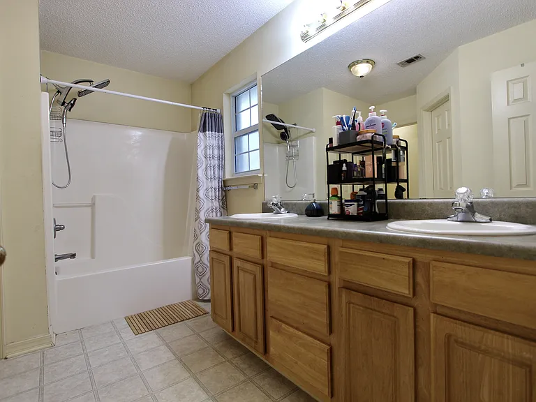 220 Tiffot Ct — Photo 12