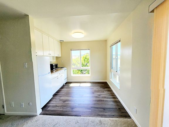 5th image of 902 Peninsula Ave APT 302