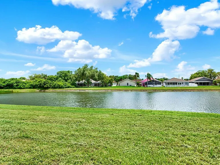 2630 Edgewater Falls Dr — Photo 18