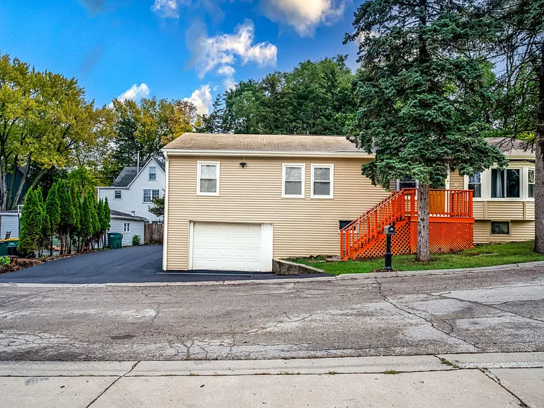 E Grand Ave — Photo 42