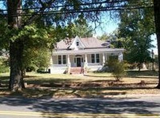 402 Hawkins Ave, Sanford, NC 27330