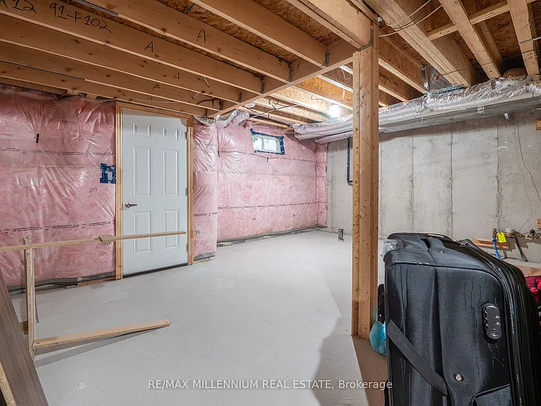 505 Dundas St E — Photo 46