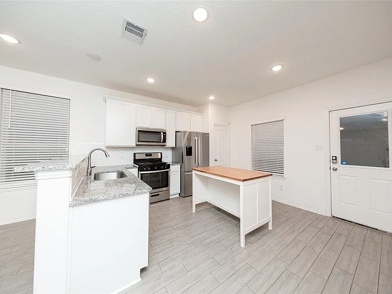 31206 Whitfield Ct — Photo 6