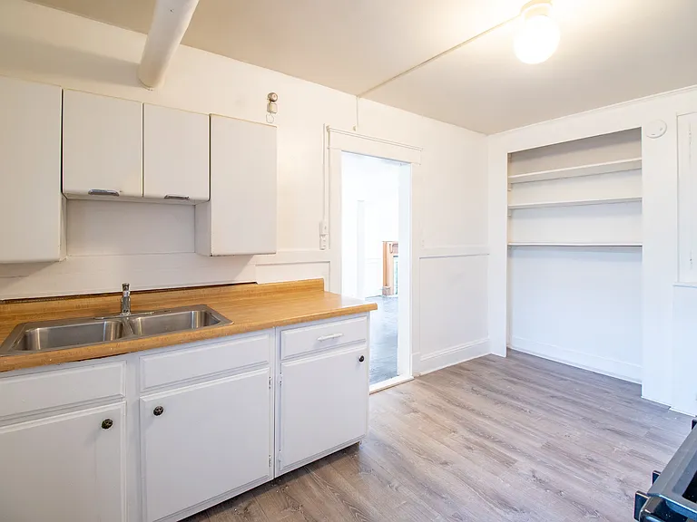1110 Saint Paul St — Photo 19