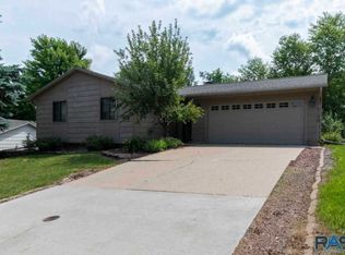1100 N Lowell Ave, Sioux Falls, SD 57103