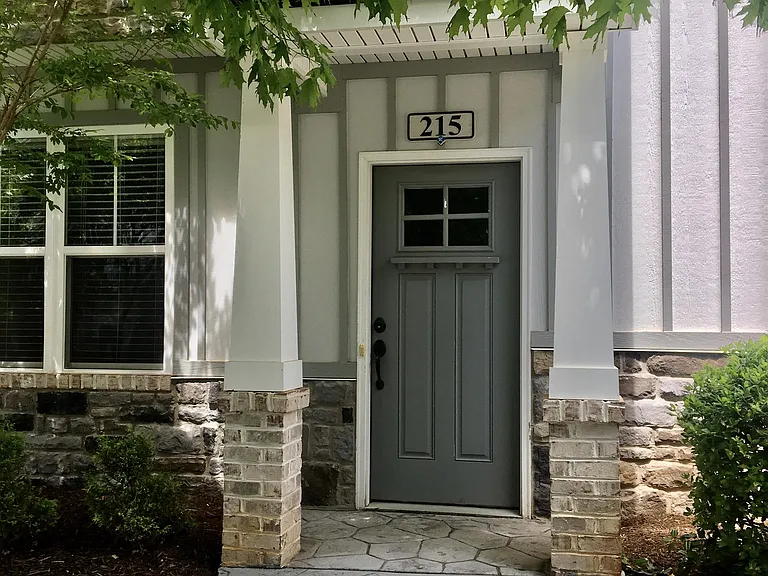 215 Capstone Dr — Photo 3