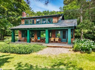 6680 E Alpers Rd, Lake Leelanau, MI 49653