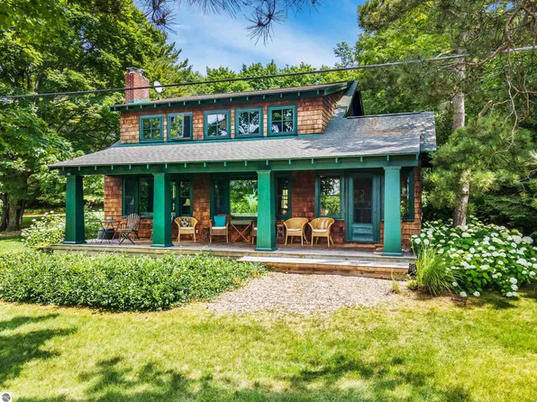6680 E Alpers Rd, Lake Leelanau, MI 49653