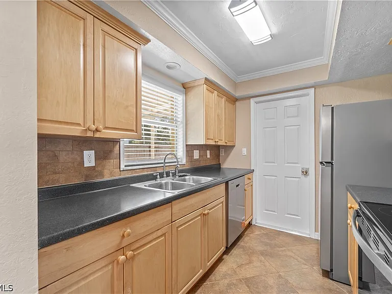1290 Barrett Rd — Photo 7