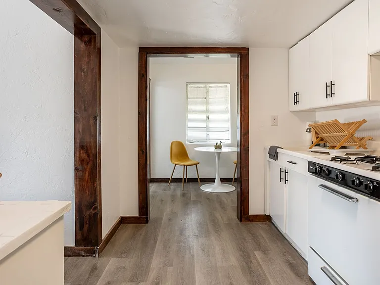 239 N Warren Ave — Photo 49
