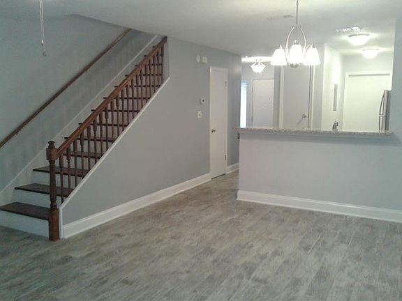4th image of 9 Poulton Dr NW APT A