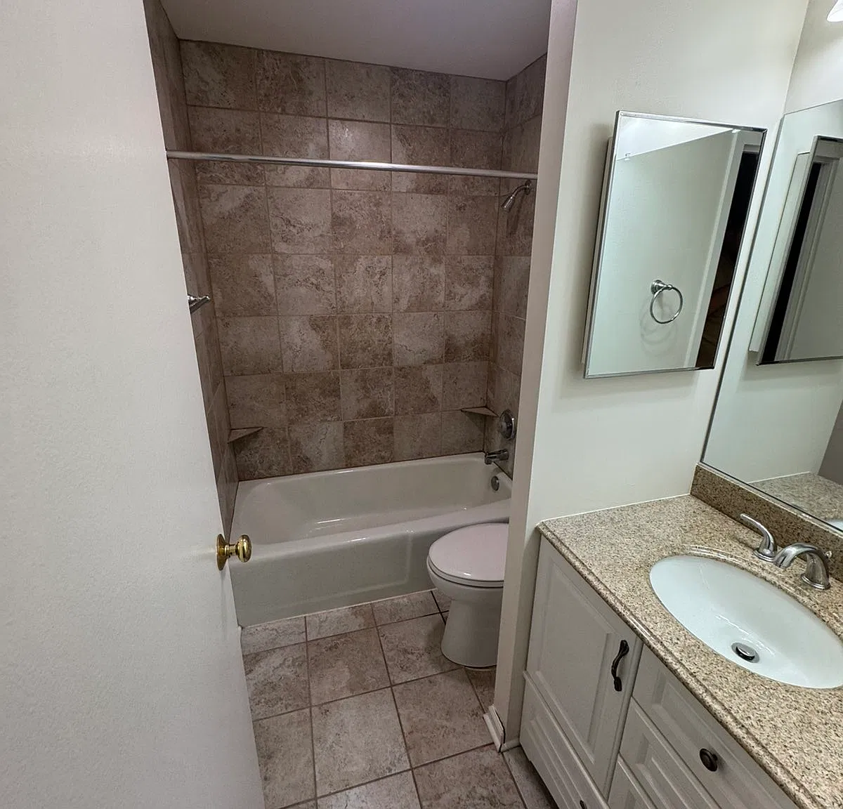 2 bed, 1020 sqft, $2,145 — Photo 4
