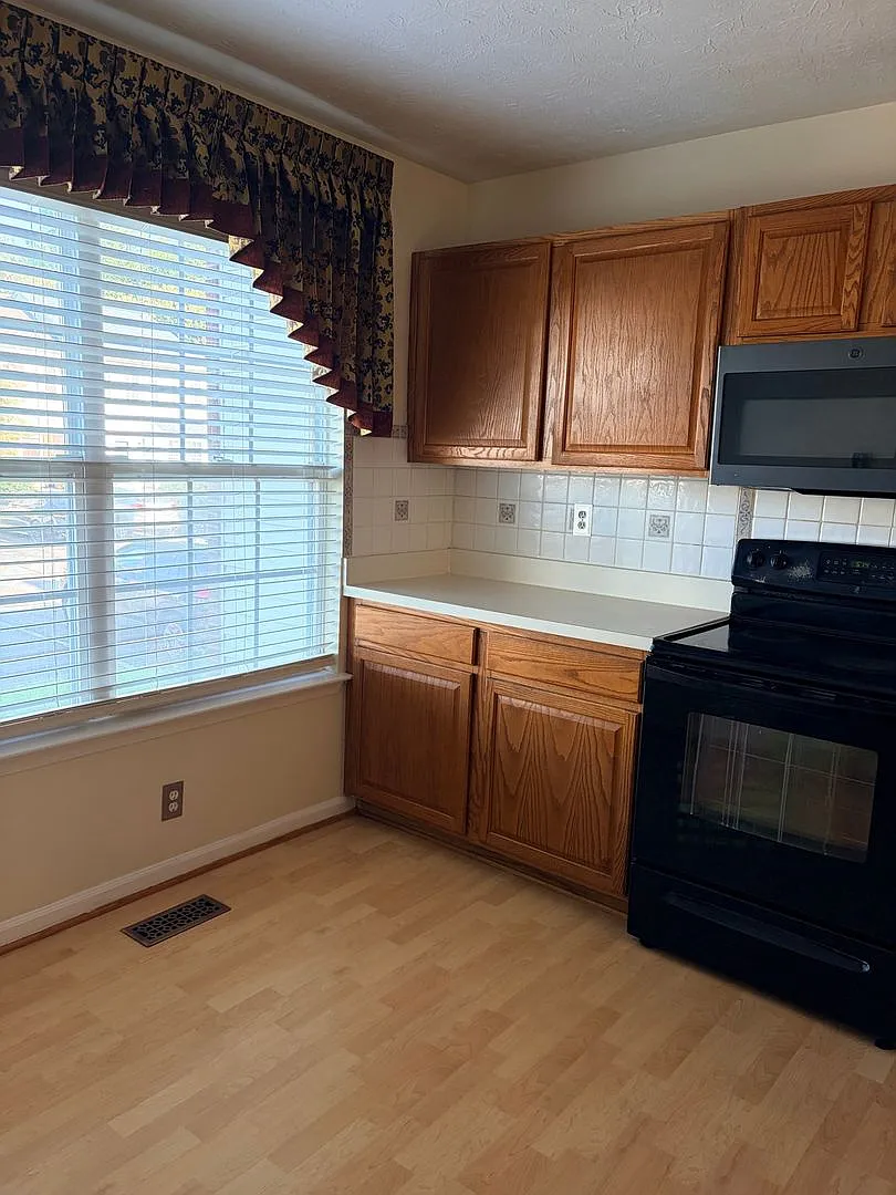 Charming 3BR Townhome in Severn — Photo 3