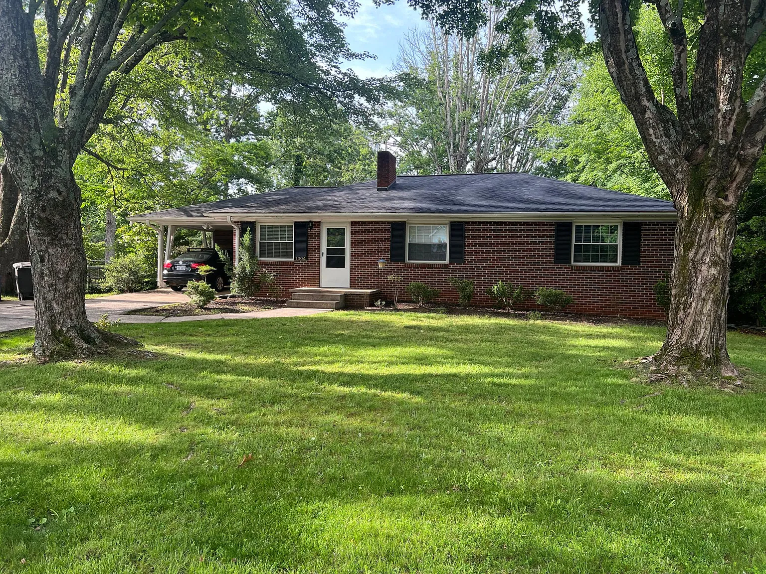 3 bed, 1370 sqft, $3,000 — Photo 1