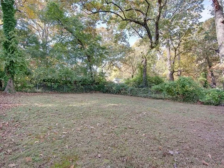 1426 Clermont Ave — Photo 26