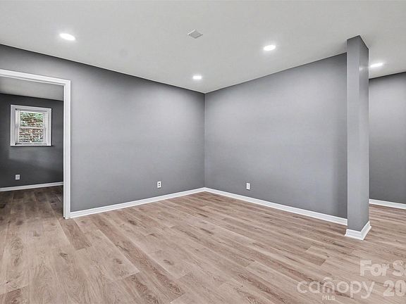 3rd image of 5475 Bertie Ave