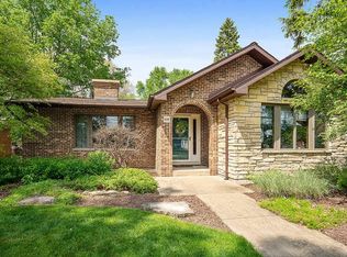 608 E 11th St, Lockport, IL 60441