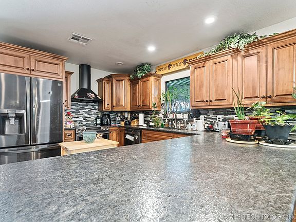 5th image of 1908 Green Meadows Dr