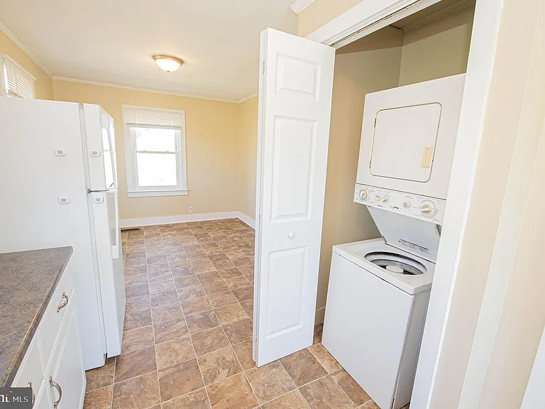 602 E Main St — Photo 37