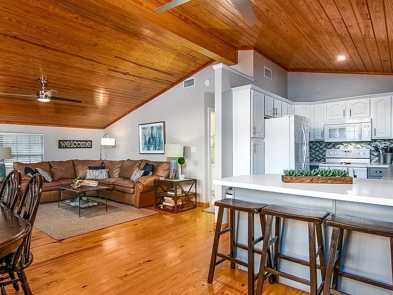 6804 River Rd — Photo 2