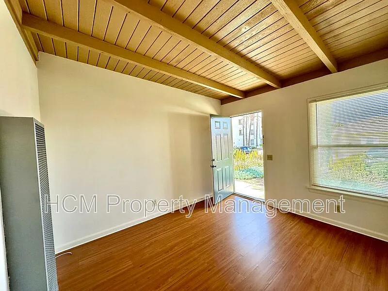 Building Photo - 103 Avenida Carmelo #G