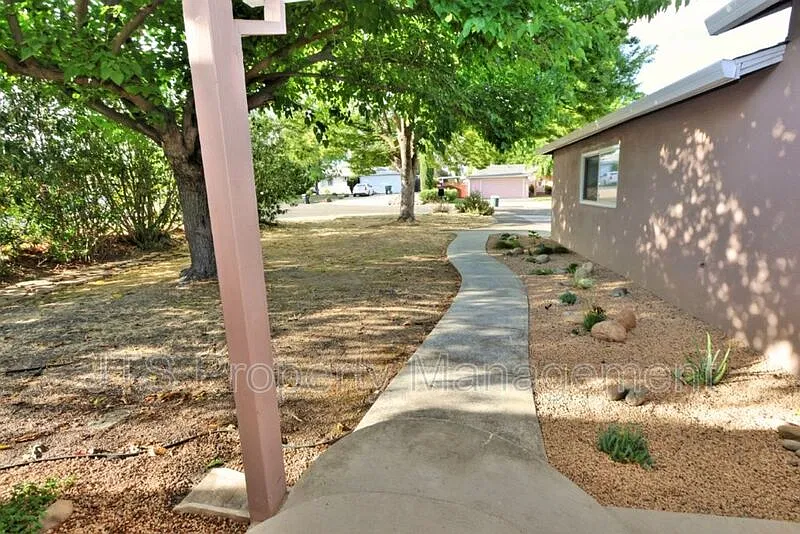 1 bed, 1.0 bath, 403 sqft, $1,545 — Photo 3