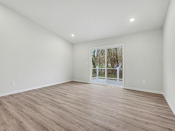 4th image of 362 N Sherman St