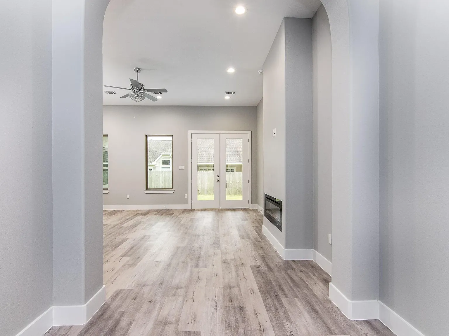 3 bed, 2.5 bath, 2067 sqft, $3,000 — Photo 2