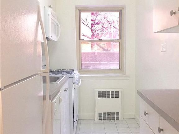 4th image of 13509 83rd Ave APT 1A