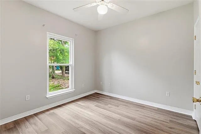 1555 Marigny Ave — Photo 12