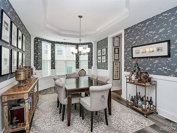 4th image of 5732 Verrazano Dr