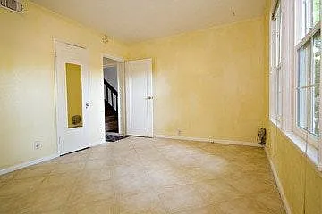 390 40th St — Photo 5
