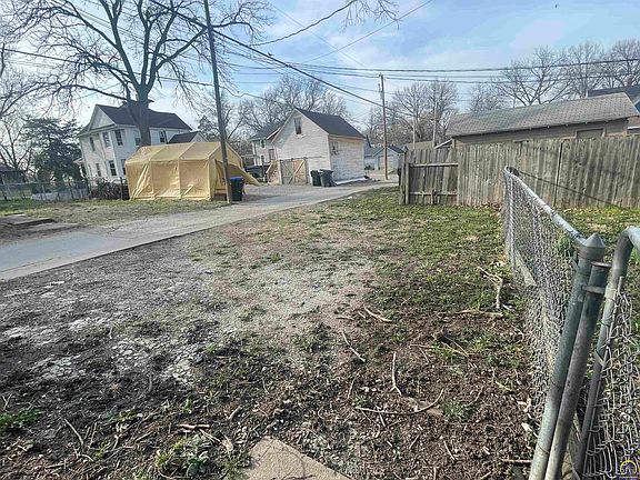 4th image of 1159 SW Plass Ave