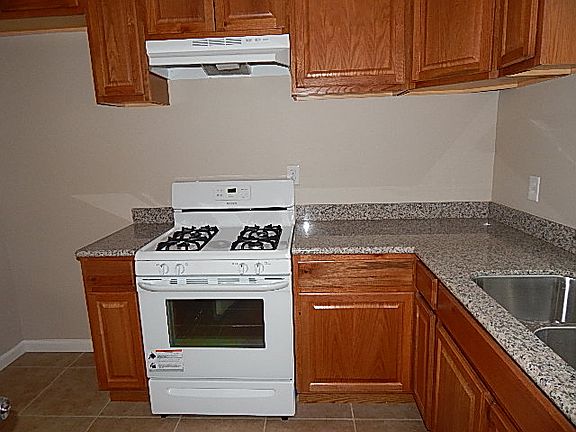 4th image of 2430 Greenwood Dr