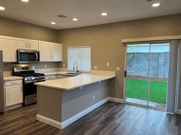 5th image of 2594 Lazy Saddle Dr