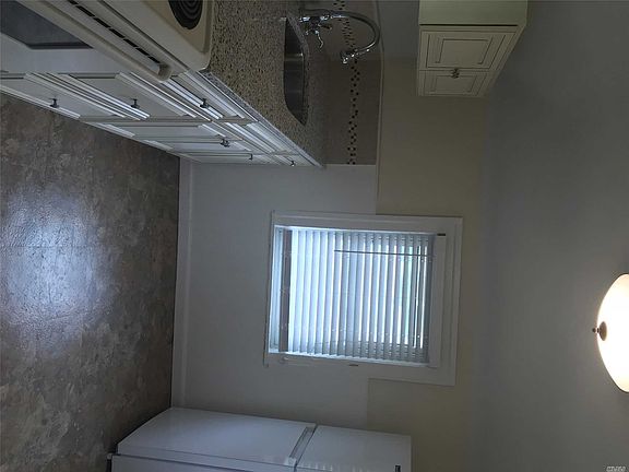 3rd image of 149 Westbury Ave