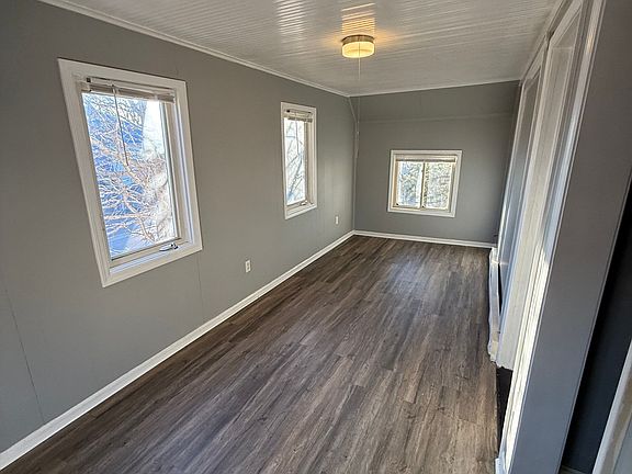 3rd image of 507 Stinson St W #2