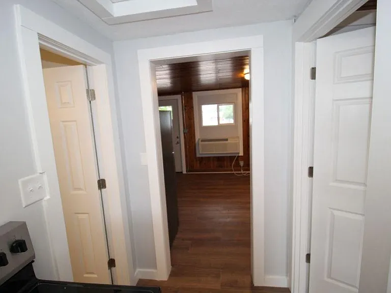 1211 E 4th St #17 — Photo 7