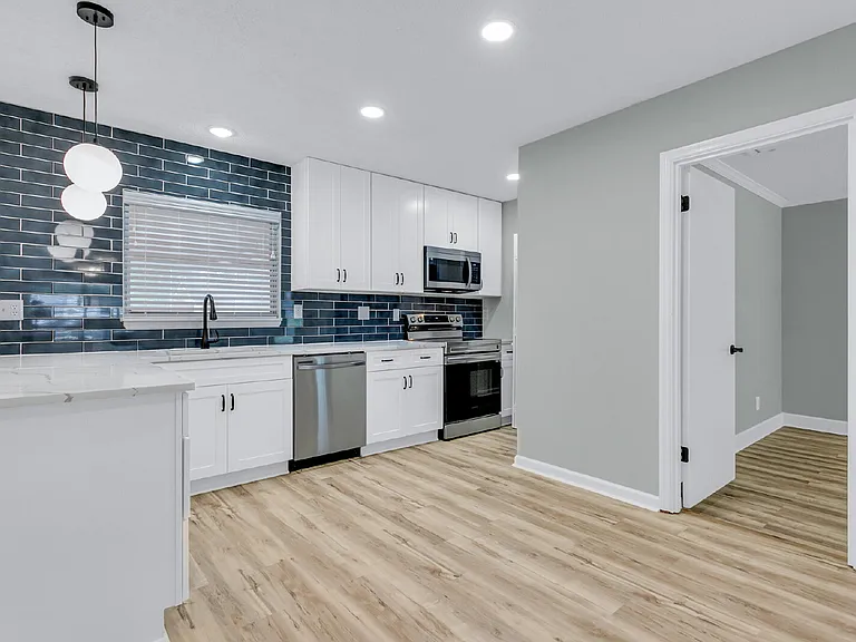 13 Oxford Ct — Photo 8
