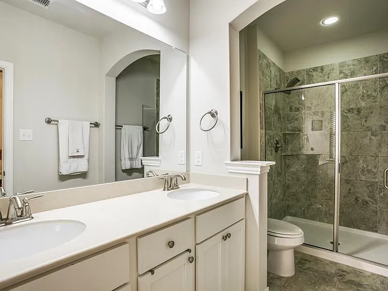 929 Jamesville Ln — Photo 16