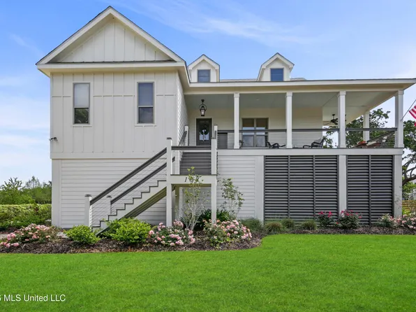 108 Barkley Dr, Pass Christian, MS 39571