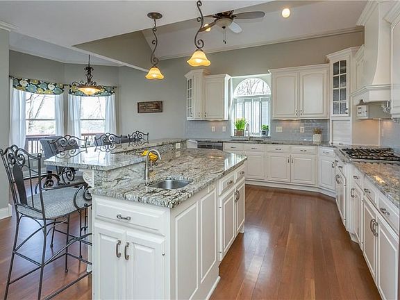 2nd image of 710 Penny Ln