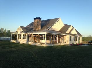 65 Fitting Ln, Troy, NY 12180